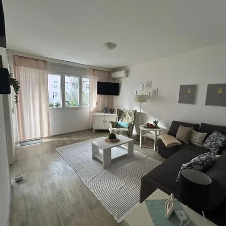 Mezzanave Center Apartment